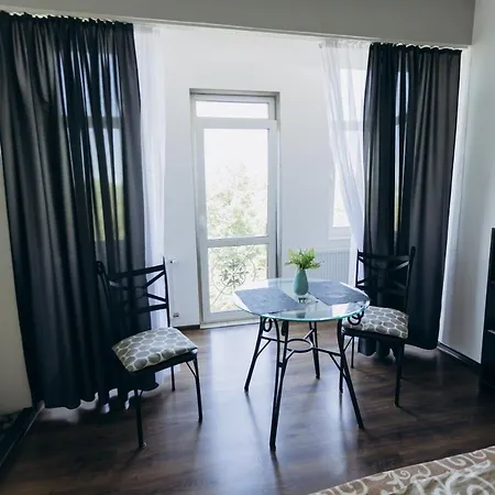 Apartments Біля Жд Вокзалу Ivano-Frankivsk Exterior photo