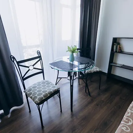 Apartments Біля Жд Вокзалу Ivano-Frankivsk Exterior photo